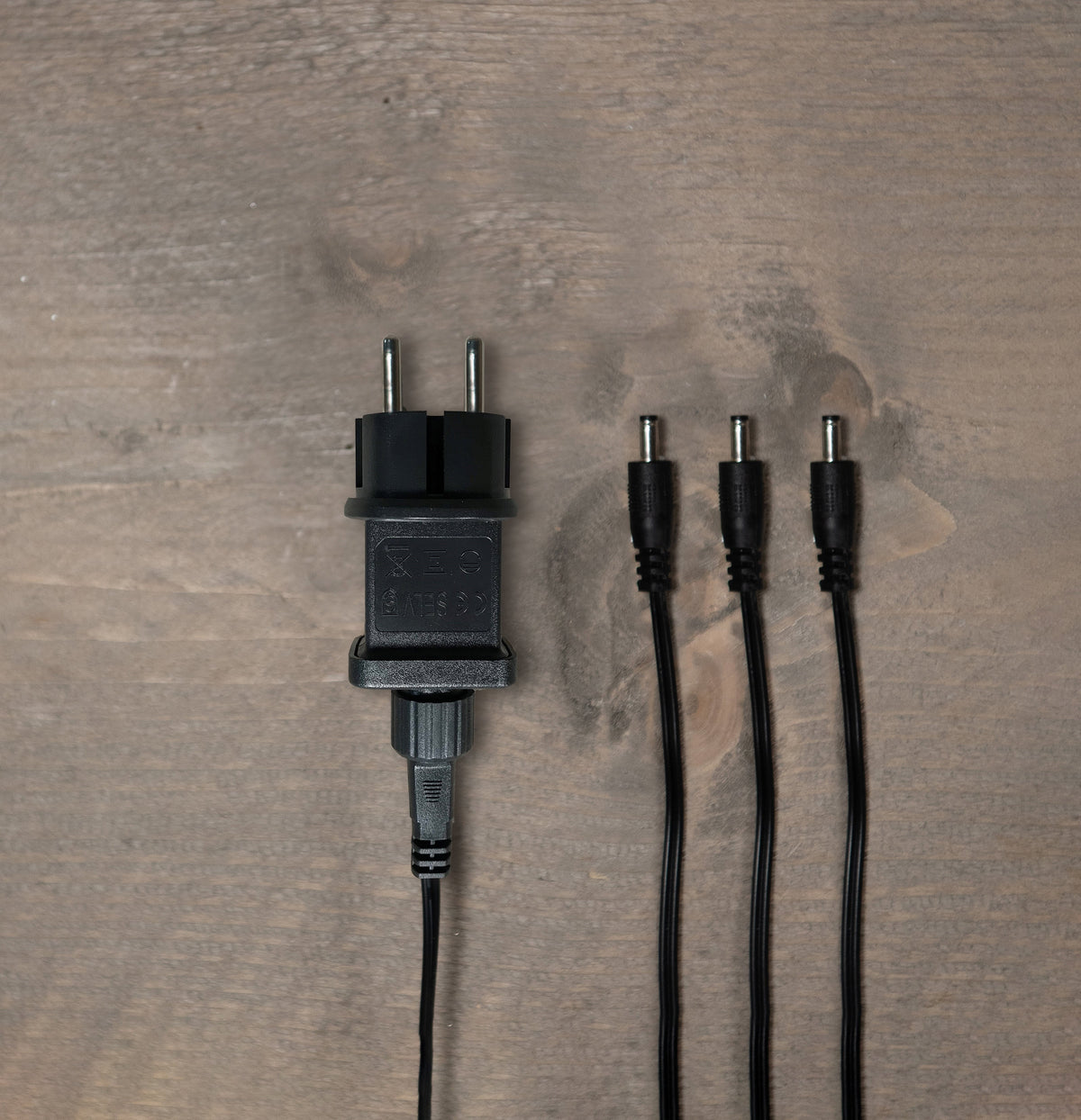 adapter met 3 dc stekkers voor waterlantaarn / b.o. projector 4,5v / 4 meter aansluitsnoer