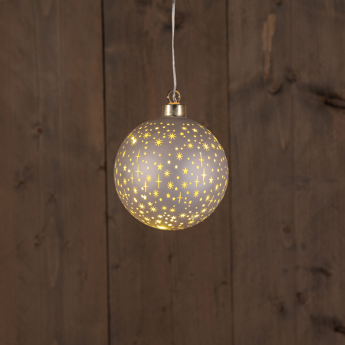 b.o.t. glas bal mat champagne met sterren 10cm /led warm wit 2xaaa met timer