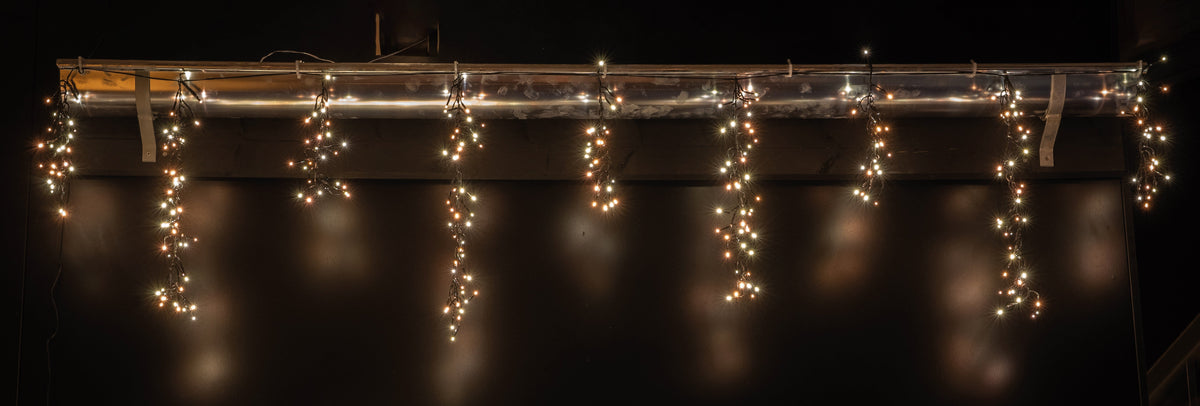 ijspegel verlichting cluster 528led ip44 trafo met timer en dimmer lengte snoer 3.5 m lengte pegels 8 stuks 24 cm en 7 stuks 48 cm warm wit/classic warm