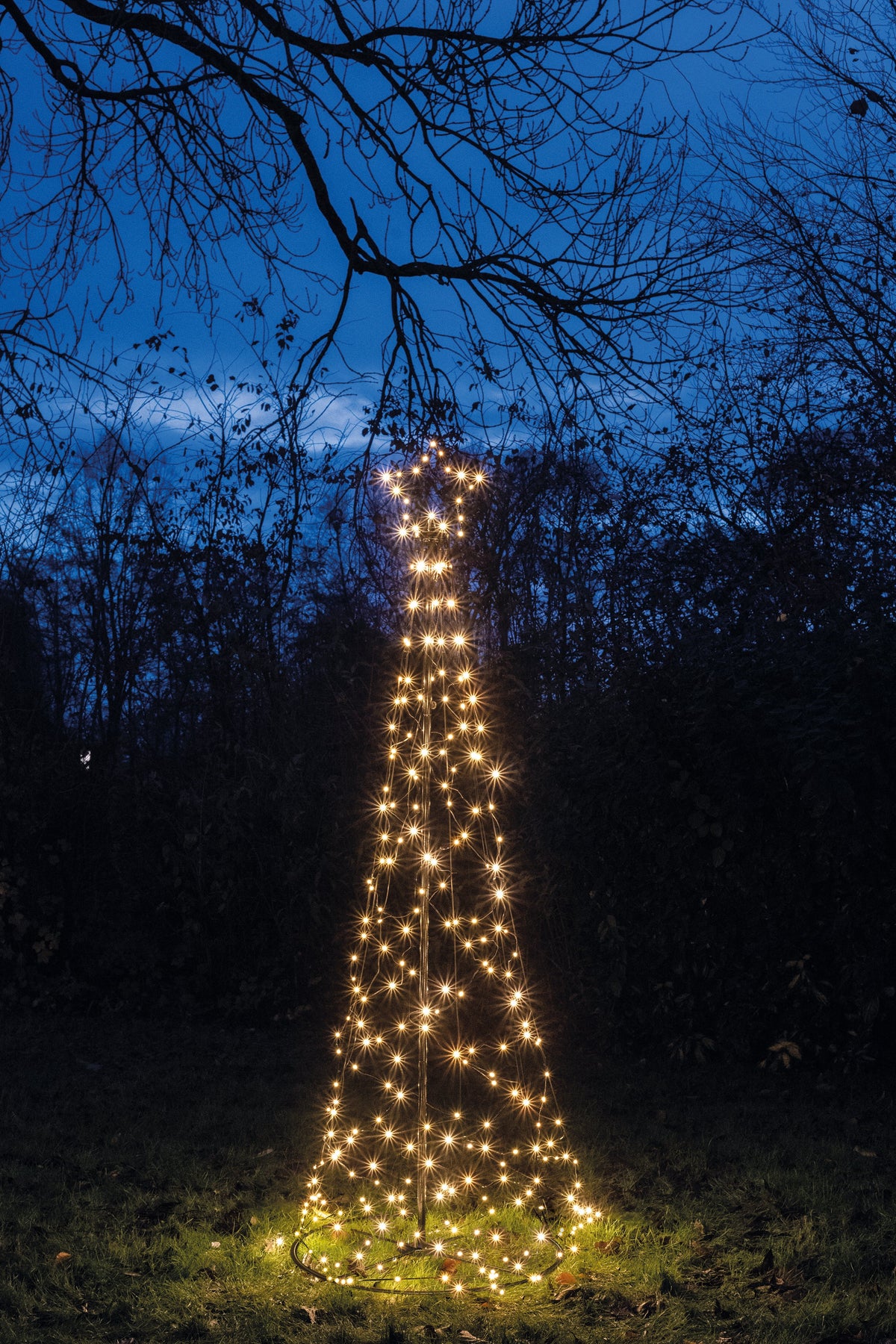 boom met ster op standaard 236led ip44 trafo inclusief paal en 4 grondpennen d70h200cm classic warm