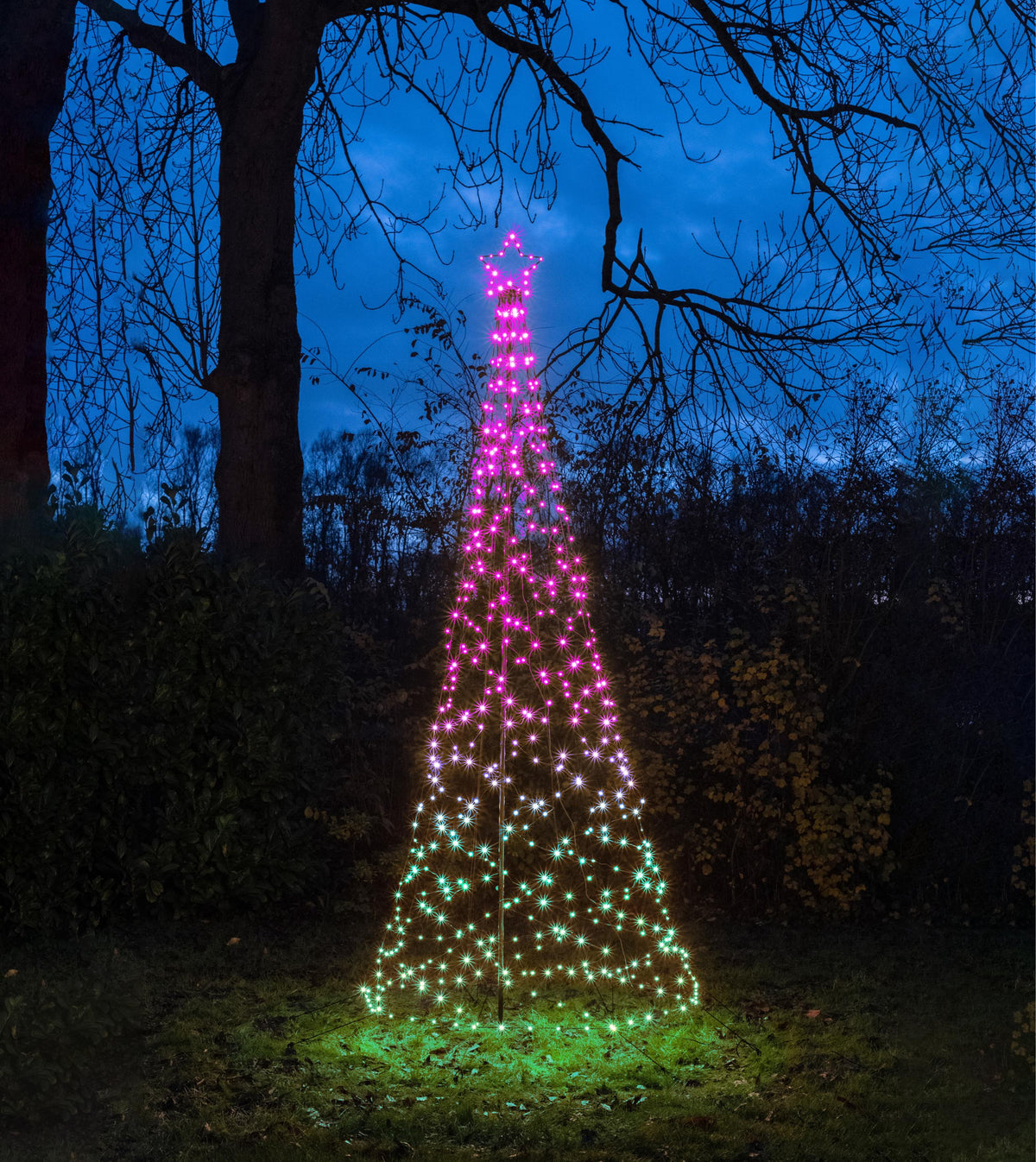 Baum mit Stern 480LED RGB IP44 Trafo inklusive Mast, Fernbedienung und 8 Erdspieße d100h320cm