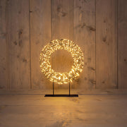 Kranz auf Fuß Metall 800LED Flash IP44 Trafo mit Timer und Dimmer 28x6cm Classic Warm