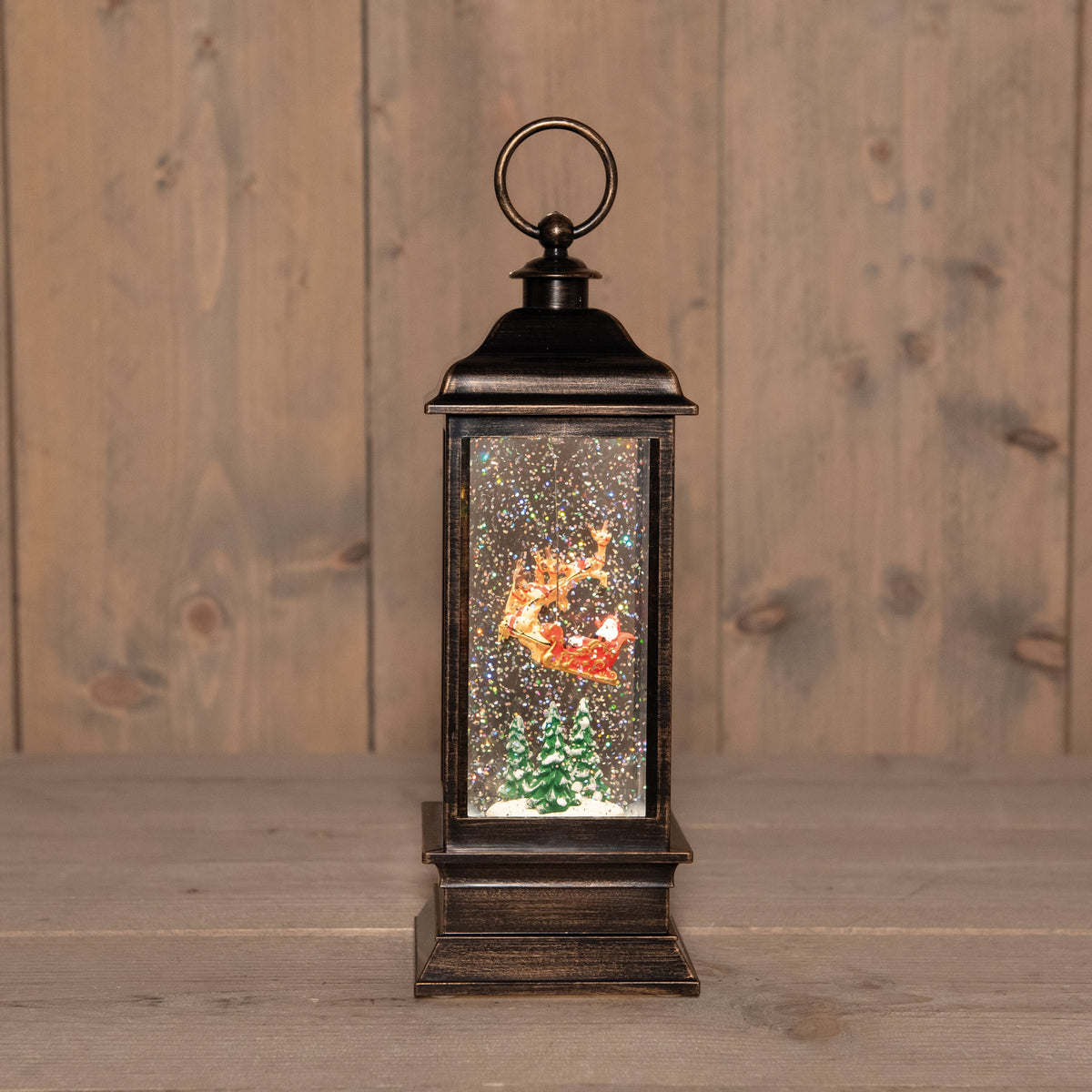b.o. lantaarn kerstman met rendier roterend in glitterwater  10.5x28.5cm 3xaa en dc aansluiting led warm wit