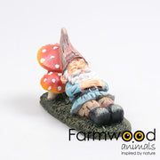 kabouter slapend op paddenstoel 20x9x12 cm