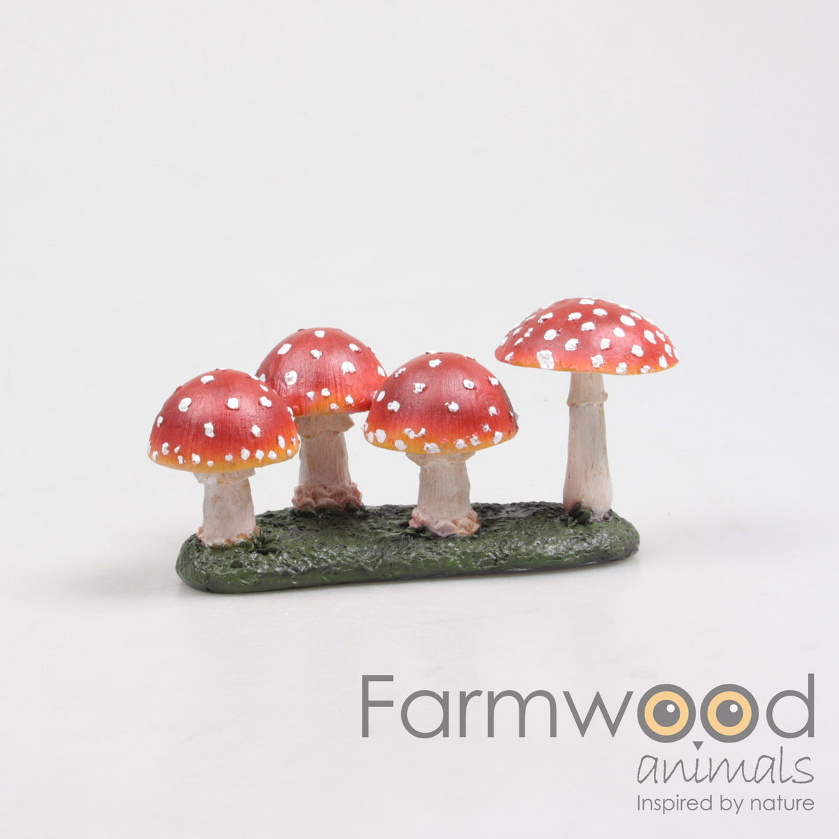 4 paddenstoelen op plateau 10 cm